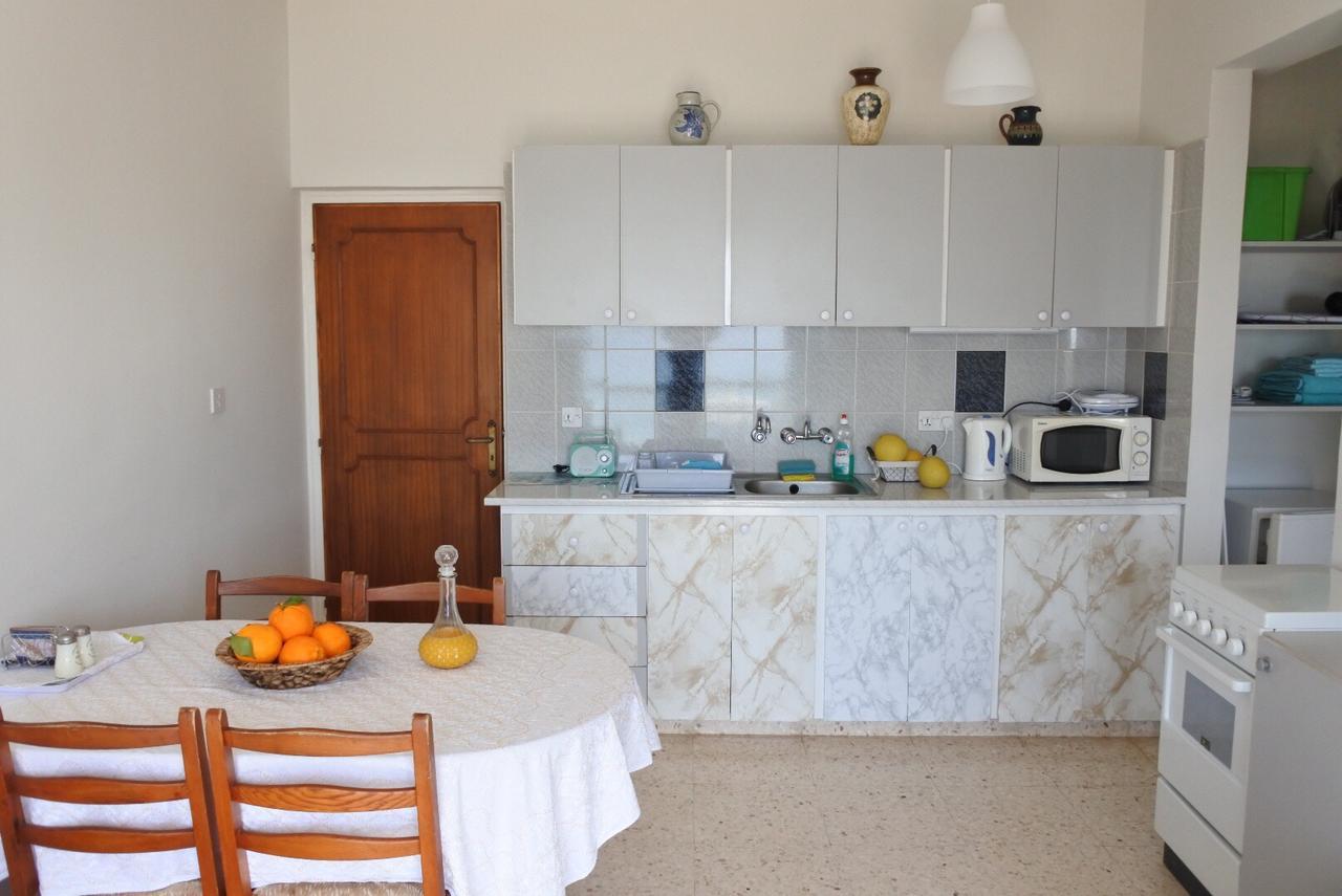 Kissonerga Beach Apartment Paphos Exterior photo