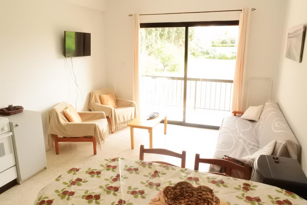 Kissonerga Beach Apartment Paphos Exterior photo